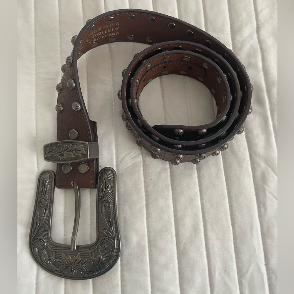 Ariat NWOT Studded Brown Western Belt Large Etched Buckle Size‎ Small